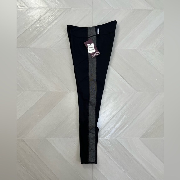NWT Zella black leggings with metallic stripe size medium - Picture 4 of 6